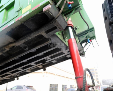 Dump Truck Hydraulic Cylinder Replacement