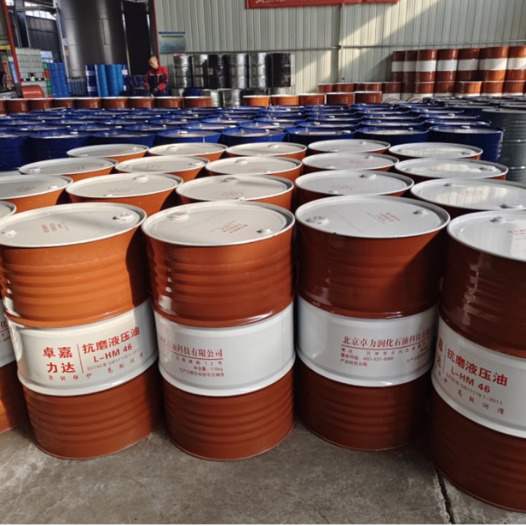 What Kind of Hydraulic Fluid Does a Dump Truck Take?